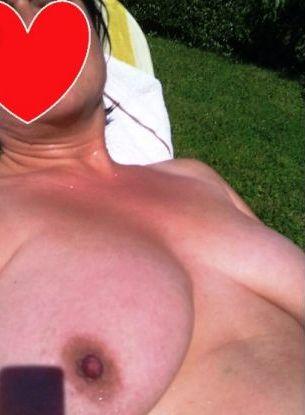 MEVRHARTJE (43) UIT NOORD-HOLLAND                                   .